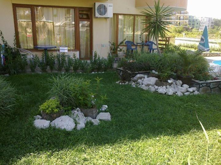 Семеен Хотел Атива - Family Hotel Ativa Lozenets Bagian luar foto