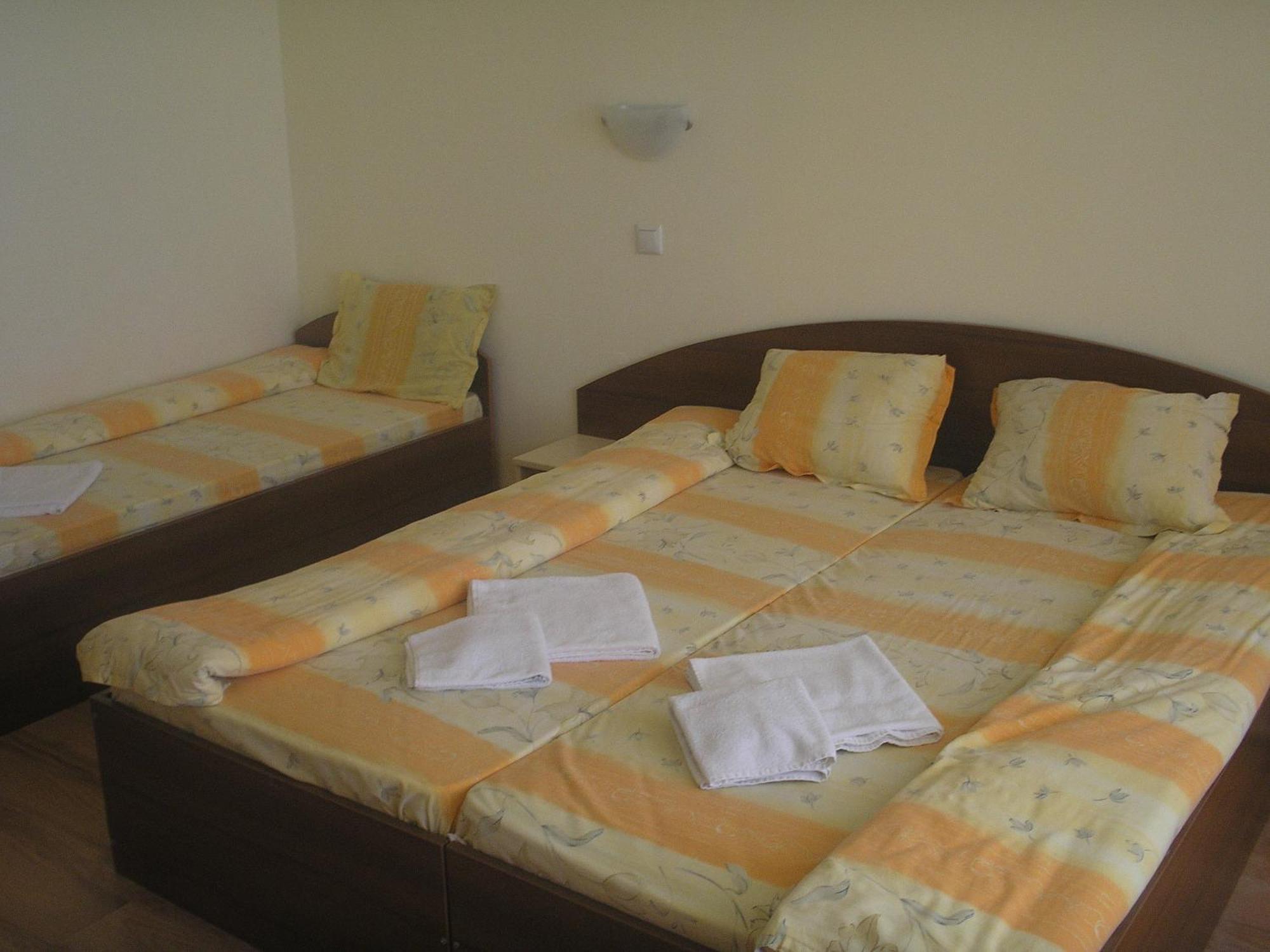 Семеен Хотел Атива - Family Hotel Ativa Lozenets Bagian luar foto