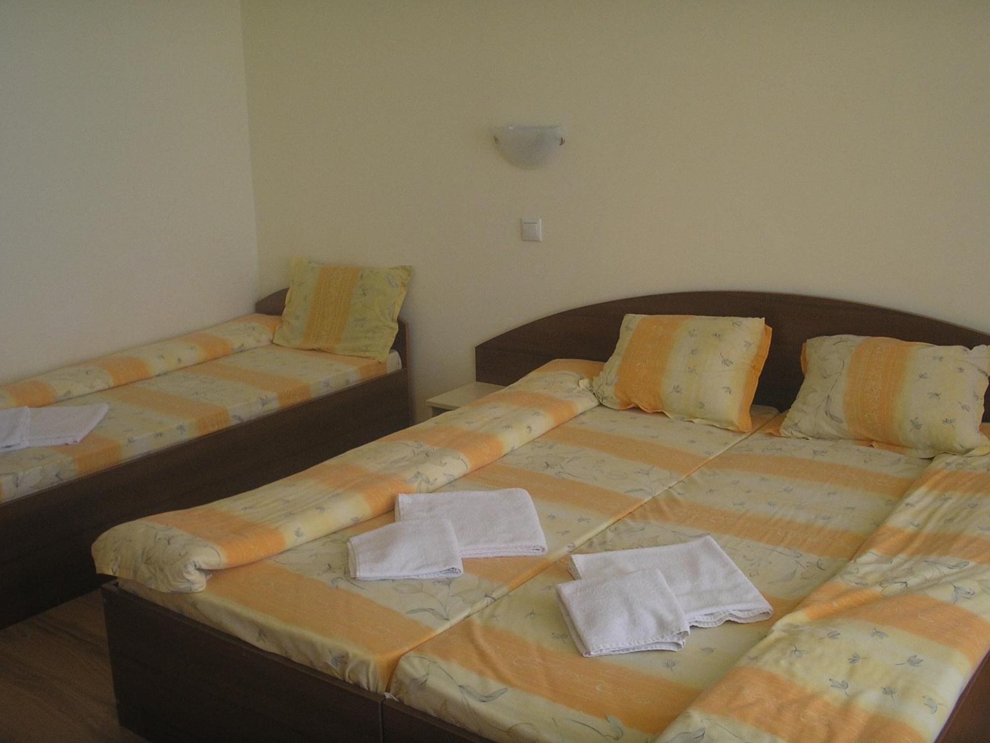 Семеен Хотел Атива - Family Hotel Ativa Lozenets Bagian luar foto