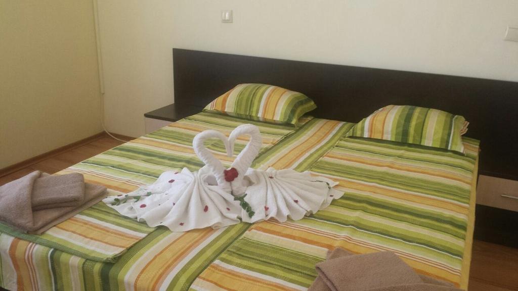 Семеен Хотел Атива - Family Hotel Ativa Lozenets Bagian luar foto